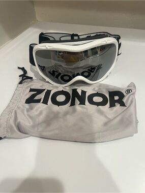 Men’s White Ski Goggles with Silver Mirror Lens
